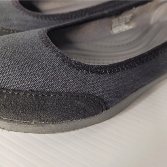 CROCS Comfort Slip On Black Shoes Size 6 Ballet Flats - Picture 2 of 9